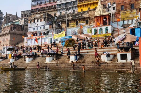 Varanasi, India - Dec 23, 2019: Morning View of The Ghats and City of Varanasi — Stock Photo, Image