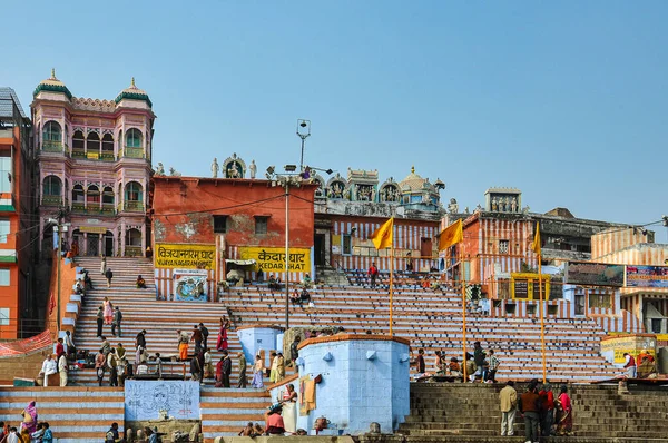 Varanasi, India - Dec 23, 2019: Morning View of The Ghats and City of Varanasi — Stock Photo, Image