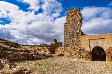 Alcazaba de Reina, Badajoz, İspanya 'nın Reina köyündeki Fas kalesi.