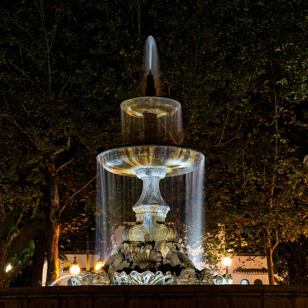 Brunnen in den Jardines de la Merced Gärten in Cordoba, Andalusien, Spanien — Stockfoto