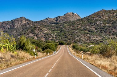 Caceres, Extremadura, İspanya yakınlarındaki antik Montanchez kalesi.