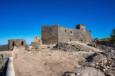 Caceres, Extremadura, İspanya yakınlarındaki antik Montanchez kalesi.