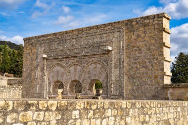 Medine Azahara Sarayı, 936 yılında Abderraman III tarafından kuruldu. Cordoba, Endülüs, İspanya 'ya yaklaşık 8 km uzaklıkta.