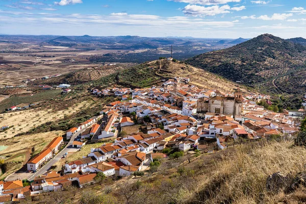 Liten Landsby Feria Med Kirken San Bartolome Extremadura Spania – stockfoto