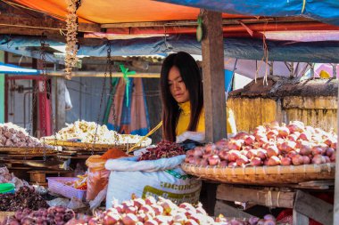 Maymyo, Myanmar - No: 09, 2019: Pyin Oo Lwin, Maymyo, Shan State of Myanmar 'da gıda pazarı, Asya' da eski Burma