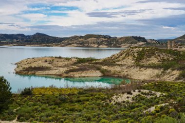 Santa Pola yakınlarındaki Pedrera su deposu, Alicante. İspanya. Segura Nehri.