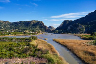 Murcia Bölgesi Blanco 'da bulunan Azud de Ojos rezervuarı. İspanya. Segura Nehri. Ricote Vadisi. Alto de Bayna izleme platformundan görüldü