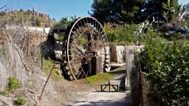 Antik Arap değirmeni, İspanya 'nın Avrupa bölgesindeki Abarcia köyündeki su noryası. Ruta de las Norias, Noria de las Candelon