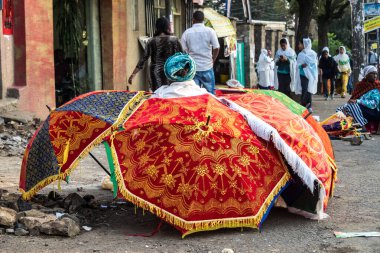 Addis Ababa, Etiyopya - Şubat 04, 2020: Miskaye Hizunan Medhanealem Kilisesi 'ndeki Etiyopya Ortodoks halkı