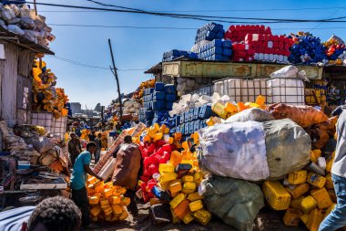 Addis Ababa, Etiyopya - 15 Şubat 2020: Addis Mercato, Etiyopya, Afrika 'nın en büyük pazarı.