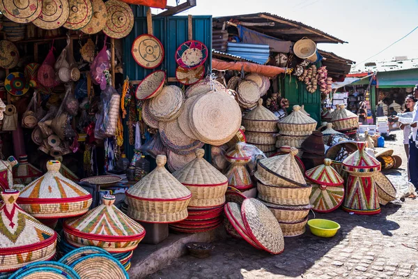 Addis Ababa, Etiyopya - 15 Şubat 2020: Addis Mercato, Etiyopya, Afrika 'nın en büyük pazarı.