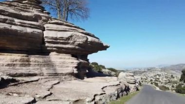 Torcal de Antequera, Malaga, İspanya. Kayaların eşsiz şekli, 150 milyon yıl önce meydana gelen erozyondan kaynaklanmaktadır. Jurasik Çağ sırasında, tüm dağ deniz suyu altındaydı.. 