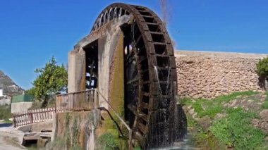 Antik Arap değirmeni, İspanya 'nın Avrupa bölgesindeki Abarcia köyündeki su noryası. Ruta de las Norias, Noria de la Hoya de Don Garcia