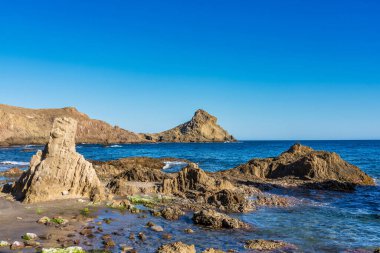 Cabo de Gata Nijar Park 'ın Rocky Sahili, Almerya, İspanya. Endülüs en büyük koruma alanı.