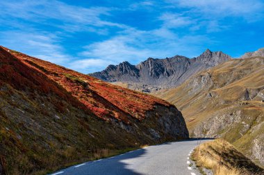 Avrupa 'da Fransa' nın Villar d Arene köyü yakınlarındaki Ecrins Ulusal Parkı 'ndaki dağ manzarası