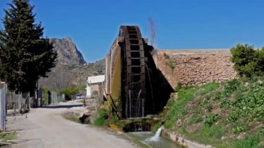 Antik Arap değirmeni, İspanya 'nın Avrupa bölgesindeki Abarcia köyündeki su noryası. Ruta de las Norias, Noria de la Hoya de Don Garcia
