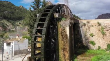 Antik Arap değirmeni, İspanya 'nın Avrupa bölgesindeki Abarcia köyündeki su noryası. Ruta de las Norias, Noria de la Hoya de Don Garcia