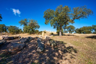 Lacara Dolmenleri, cenaze odası. La Nava de Santiago yakınlarındaki antik megalitik bina, Extremadura. İspanya