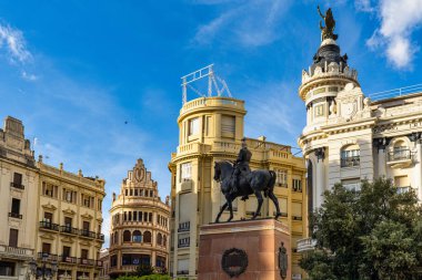 Cordoba, İspanya - 01 Kasım 2019: Cordoba, Endülüs, İspanya 'daki Plaza de las Tendillas Meydanı' ndaki Gran Capitan Gonzalo Fernandez Anıtı