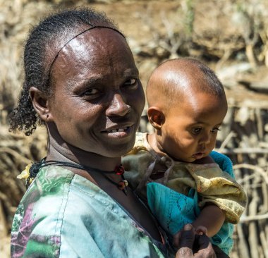 Aksum, Etiyopya - Şubat 08, 2020: Etiyopya halkı Axum 'dan Simien dağlarına, Kuzey Etiyopya, Afrika.