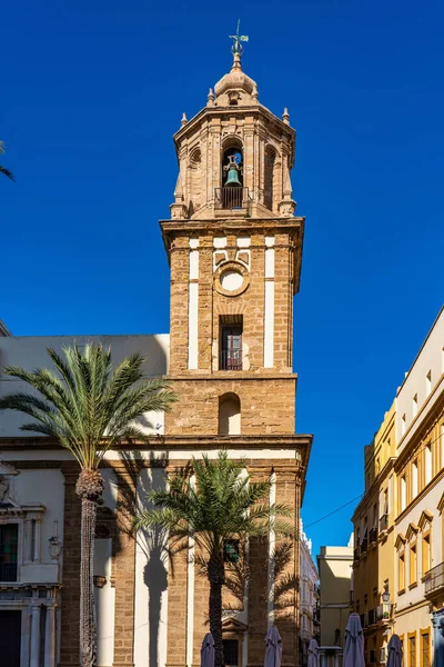 圣地亚哥使徒教堂位于西班牙加的斯大教堂广场 — 图库照片