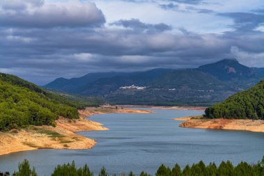 Tranco de Beas rezervuarı Sierra de Cazorla Segura ve Las Villas Doğal Parkı, Jaen ili, Endülüs, İspanya, Avrupa
