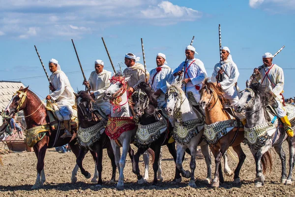 摩洛哥拉巴特 2019年10月13日 当地的骑手参加传统的幻想活动 Moussem Tbourida 身穿传统的摩洛哥服装和配饰 — 图库照片