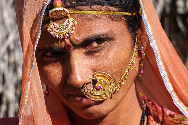 Jaisalmer Indien Januar 2020 Rajasthani Zigeunerin Traditioneller Stammeskleidung Und Schmuck — Stockfoto