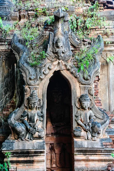 Ruinas Antiguas Estupas Pagoda Shwe Indein Sobre Cielo Azul Pueblo — Foto de Stock