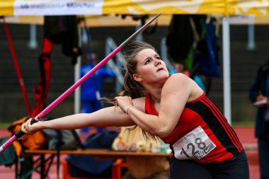 Regensburg, Almanya - 20 Temmuz 2019: Bavyera Atletizm Şampiyonası cirit atma etkinliği