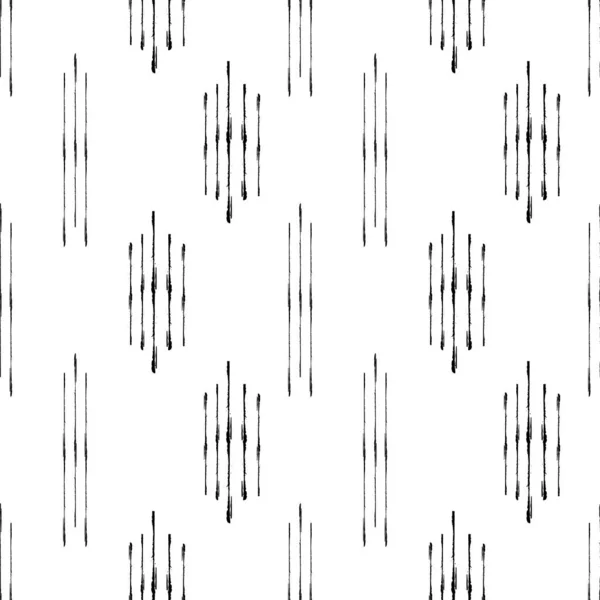Abstrakt kilim stil vektor sömlös mönster bakgrund. Grunge borste effekt geometrisk svart och vit bakgrund. Vertikal modern ikat linjär design. Hög kontrast överallt för minimalistiskt koncept — Stock vektor