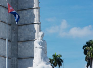 Jos Mart Abide, Havana, Küba'da devrim meydanda