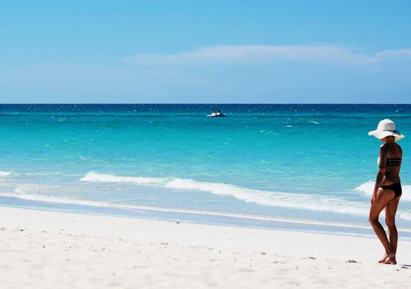 Playa blanca con agua azul en Cuba Varadero —  Fotos de Stock