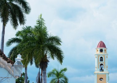 Binaları ve sokakları dar sokak