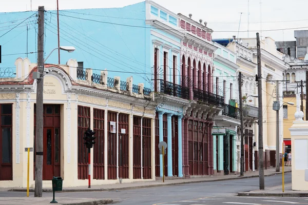 Cienfuegos, kuba - Gebäude und Straßen — Stockfoto