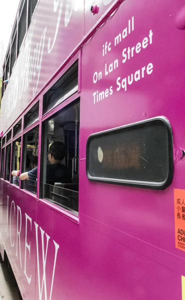 Hong Kong 17 Ekim 2016: Hong Kong cityscape Manzaralı Çift güverteli tramvay, Ding Ding — Stok fotoğraf