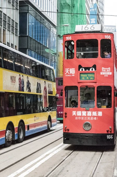 香港 2016 年 10 月 17 日︰ 香港市容视图与双层电车，鼎鼎 — 图库照片