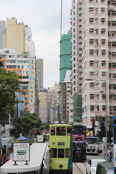 香港-2016 年 10 月 17 日︰ 香港市容视图与双层电车，鼎鼎 — 图库照片