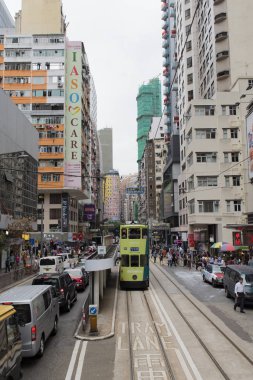 Hong Kong - 17 Ekim 2016: Hong Kong şehir merkezinde smog bulut ile yağmur mevsimi