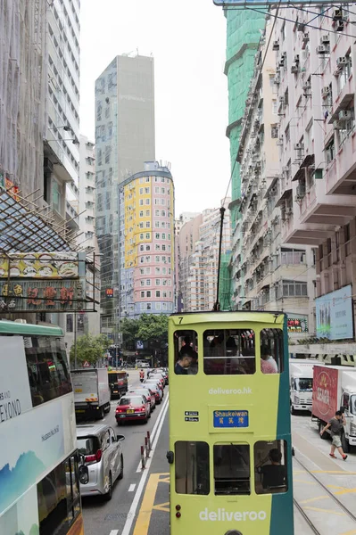 香港-2016 年 10 月 17 日︰ 香港市容视图与双层电车，鼎鼎 — 图库照片