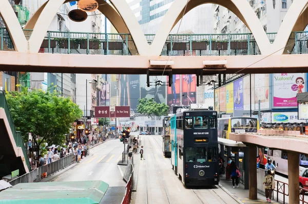 香港-2016 年 10 月 17 日︰ 香港市容视图与双层电车，鼎鼎 — 图库照片