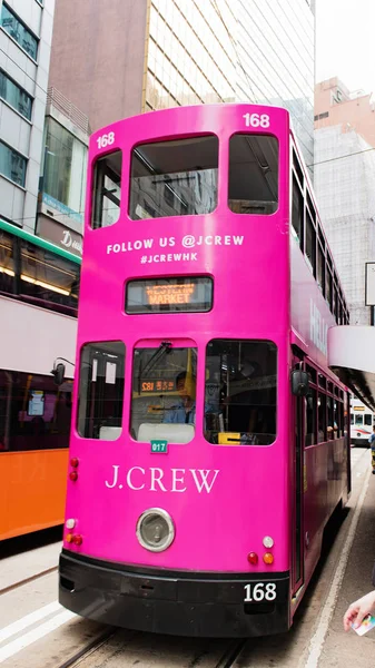 Hong Kong - 17 oktober 2016: Hongkong stadsgezicht weergave met dubbeldeks trams, Ding Ding — Stockfoto