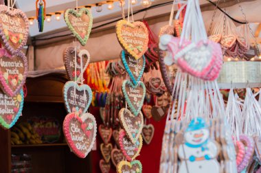 Gingerbread kalp, şeker standı 