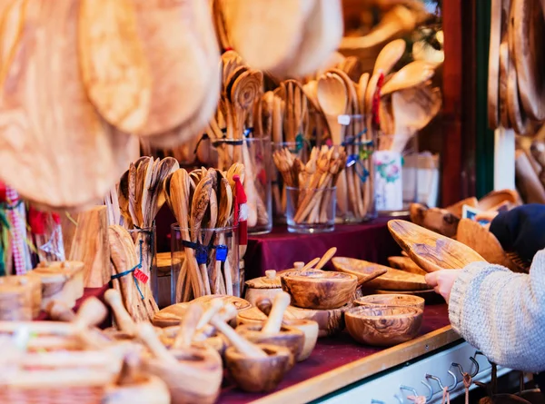 Loja de acessórios de cozinha de madeira no mercado de Natal — Fotografia de Stock