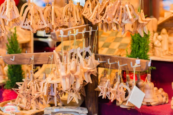 Houten keuken accessoires winkel op de kerstmarkt — Stockfoto