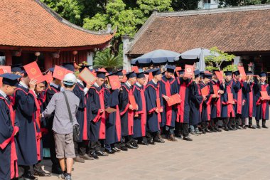 Vietnamca öğrenciler sınav eğitimini geçti 