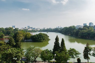 Hanoi manzarası içinde smog bulut ile yağmur mevsimi