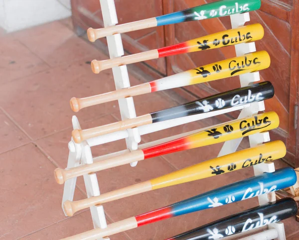 Beysbol sopası ile yazıt Küba 