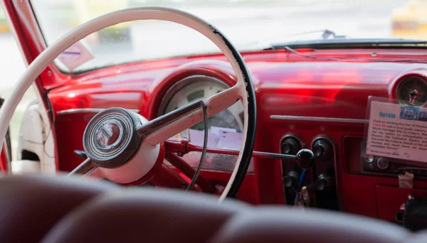 Inside view of a white American Oldtimer — Stock Photo, Image