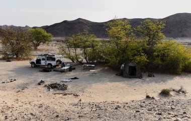 Etkin Milli Parkı dağ manzarası Namibya Güney Afrika için